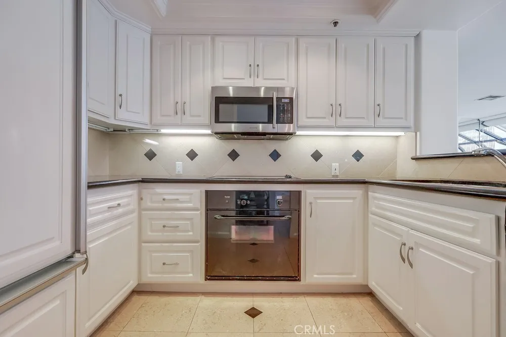 880 W 1st Street 603, Los Angeles, California 90012 home-pic-17